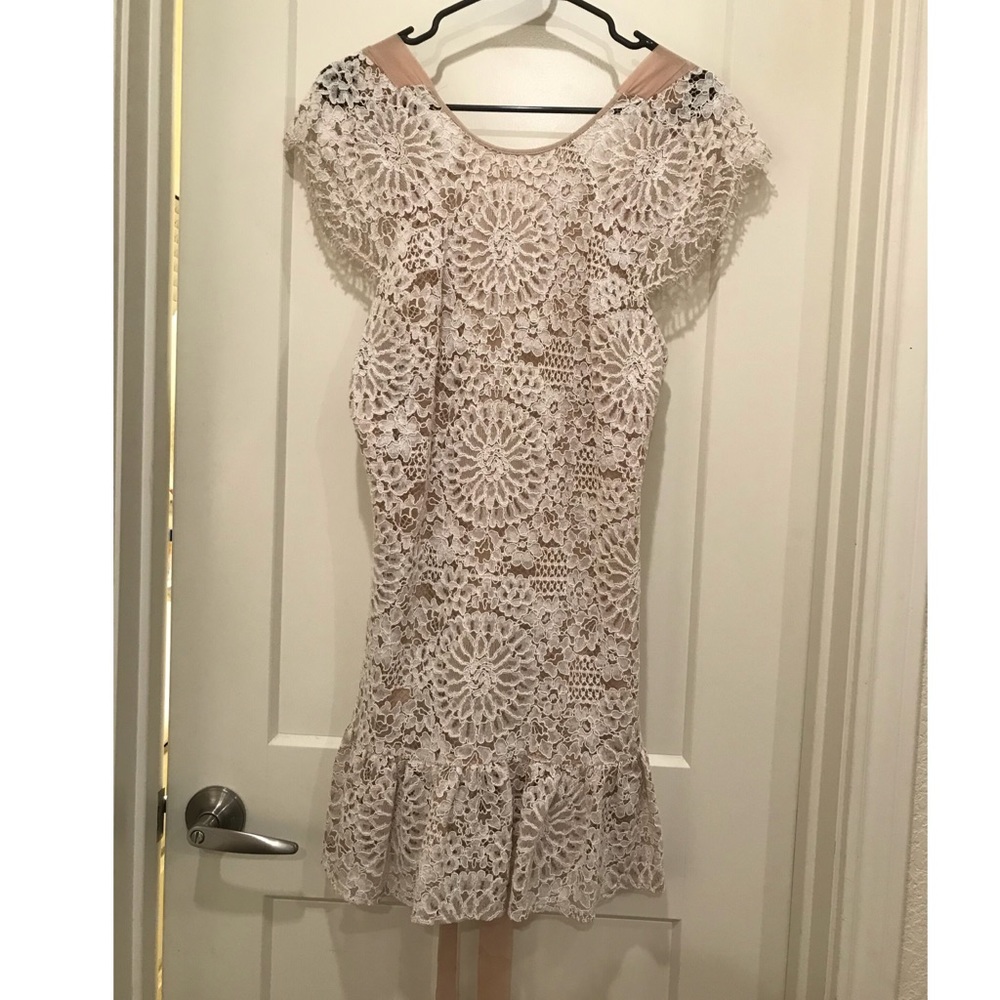 BEAUTIFUL Lace open back Alexis Dress - New w/tag